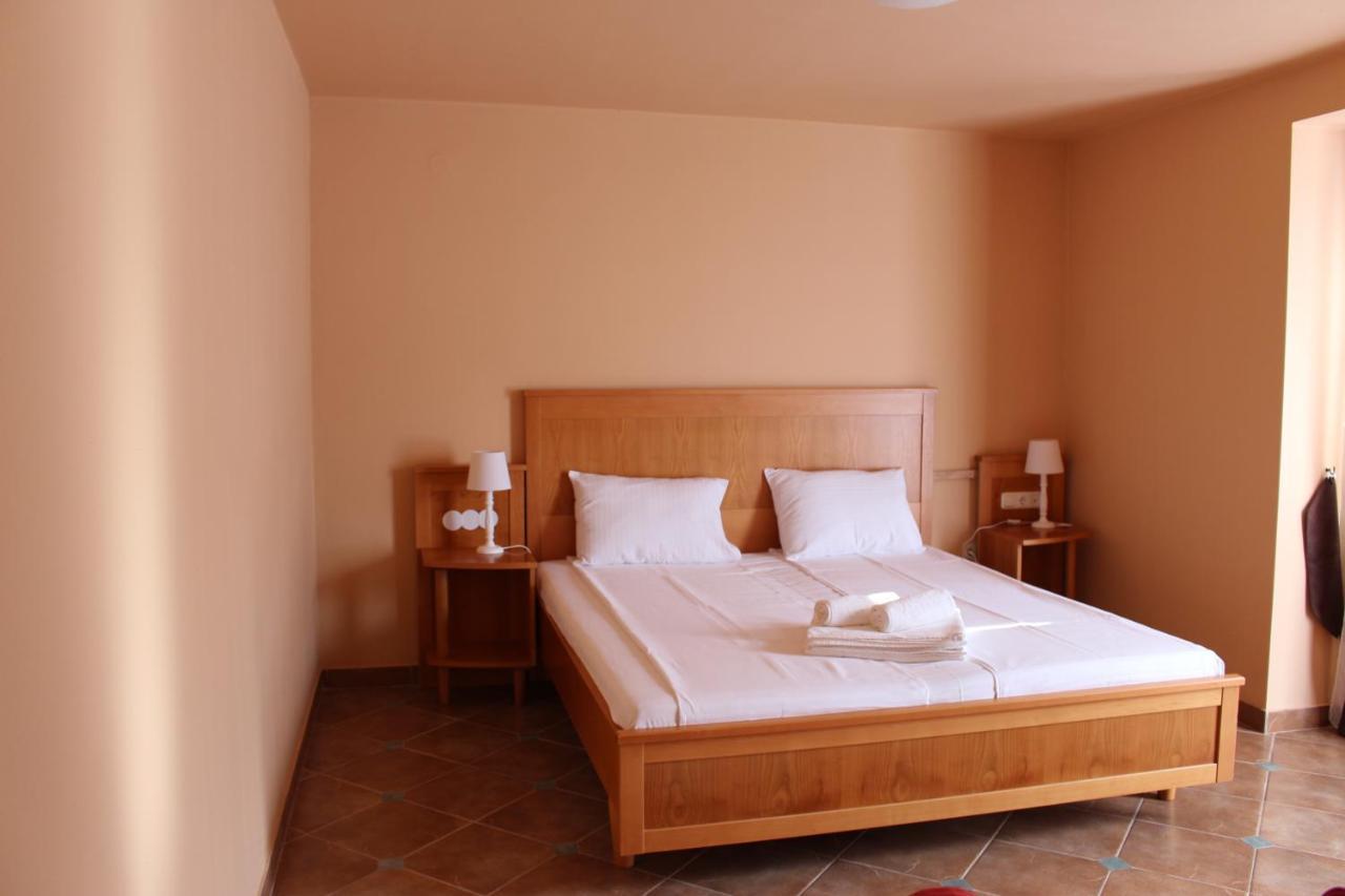 Rooms Cristian Deva Exterior photo